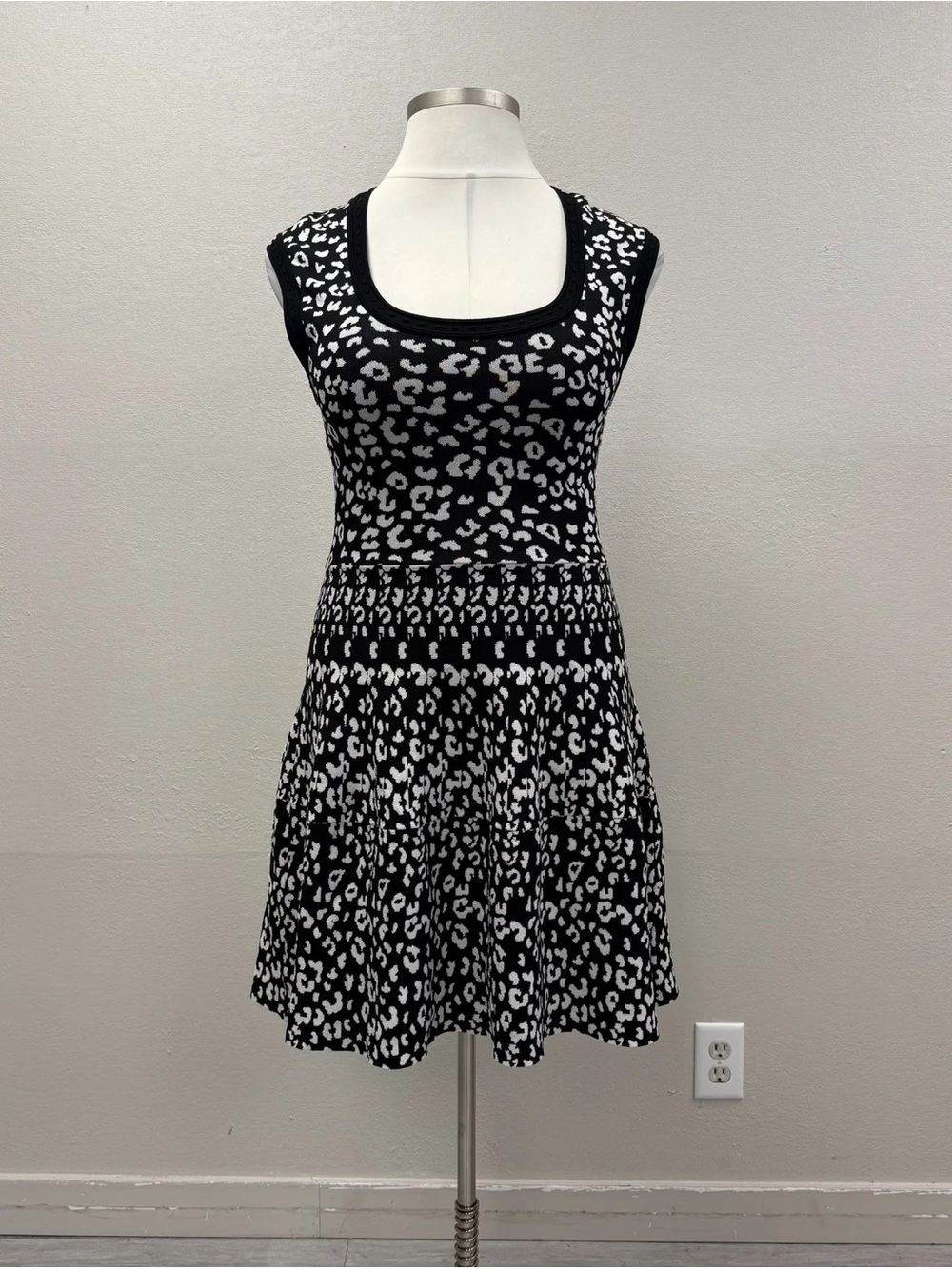 Rebecca Taylor Back & White Leopard Print Knit Mini Dress - Size Large